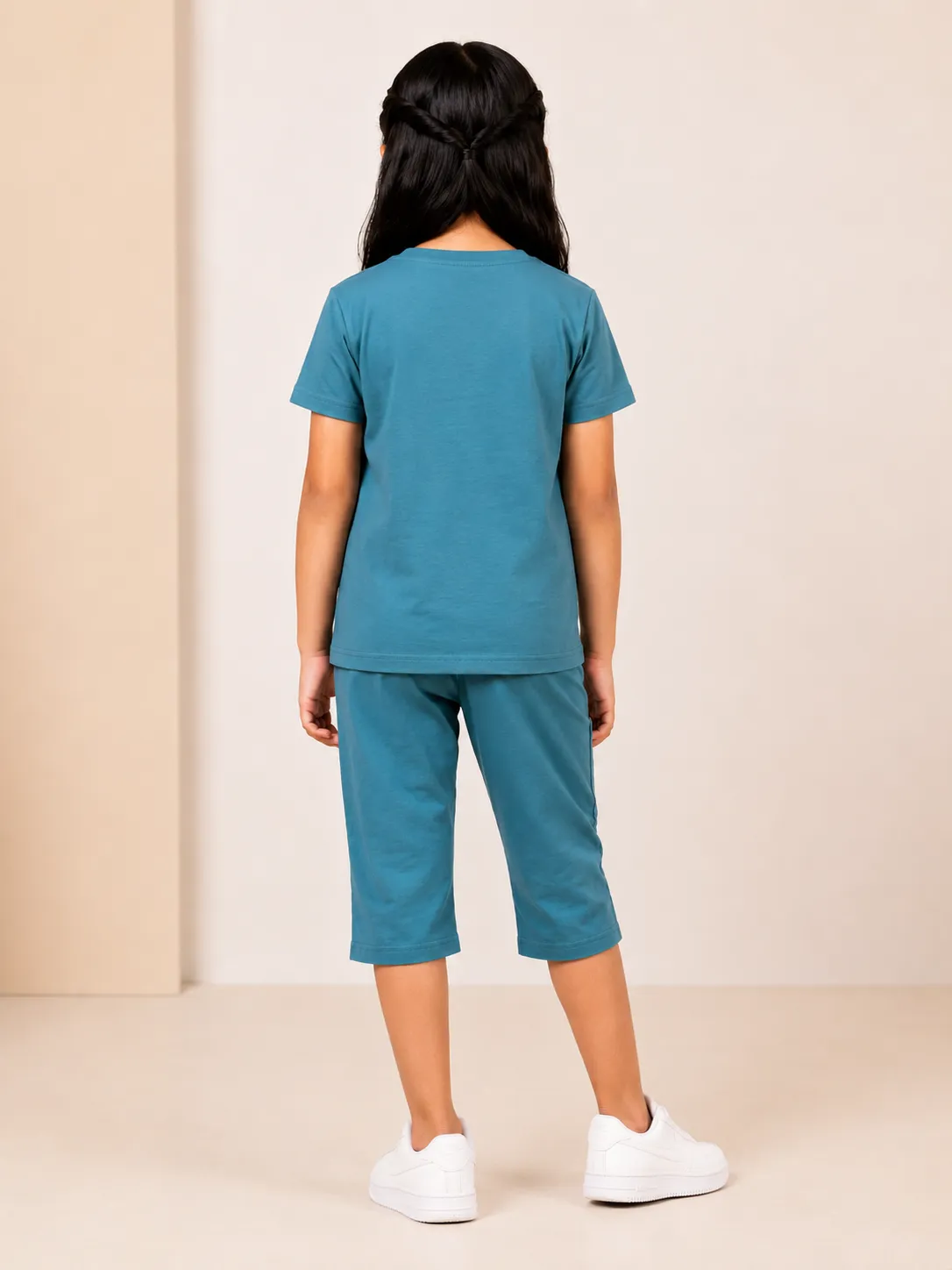 Preety Girls Capri Set Alternate